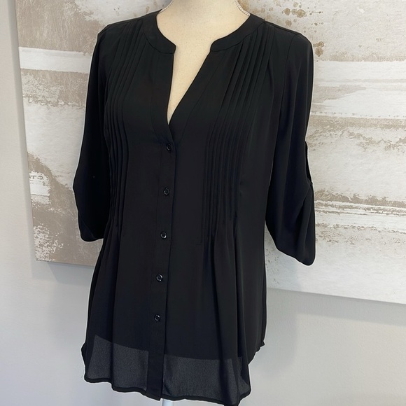 BCBG MAXAZRIA Flowy Blouse with Button Short sleeve “Twiggy” - Picture 2 of 8